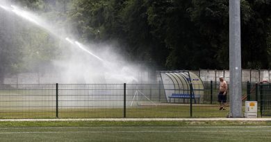 Leją wodę z hydrantu bez licznika, kto za to zapłaci? Leją wodę z hydrantu bez licznika, kto za to zapłaci?