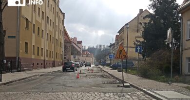 Rozpoczęło się łatanie dziur „po zimie” Rozpoczęło się łatanie dziur „po zimie”
