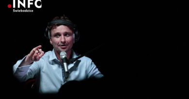 Ponadprzeciętne wydarzenie kulturalne w Wałbrzychu – Janusz Radek z projektem „Poświatowska”